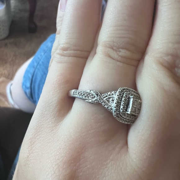 925 Sterling Silver Diamond Halo Setting Wedding
Engagement Ring. - Picture 9 of 17